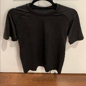 Lululemon workout shirt